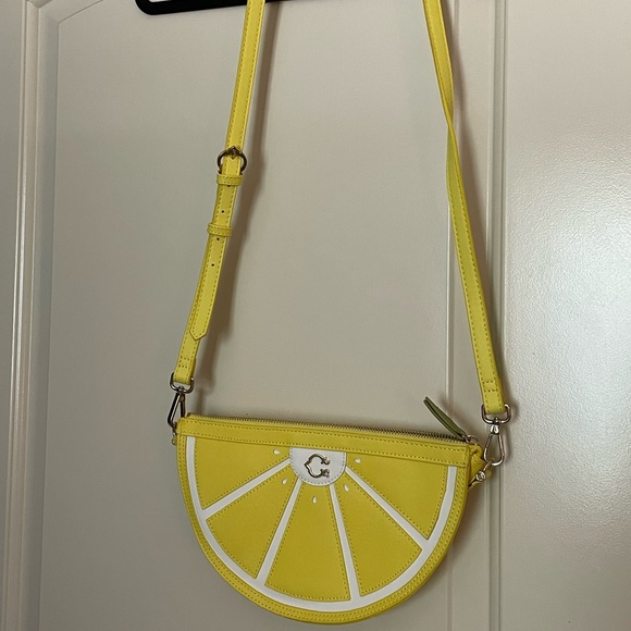 Yellow lemon wedge crossbody bag - Picture 2 of 8
